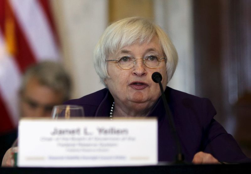 © Reuters. File photo of Fed Chair Yellen speaking at an FSOC meeting in Washington