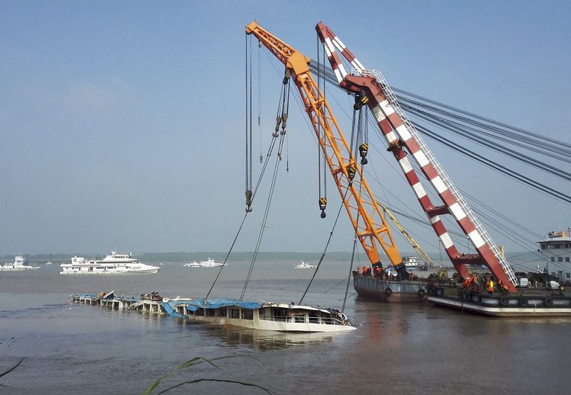 © Reuters. ارتفاع عدد ضحايا غرق سفينة صينية إلى 82 شخصا