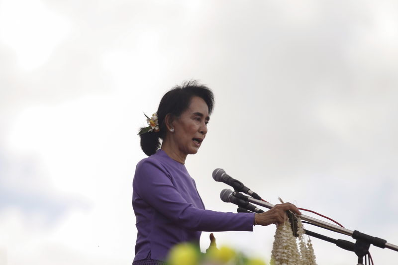 © Reuters. سو كي زعيمة المعارضة في ميانمار تزور الصين للمرة الأولى