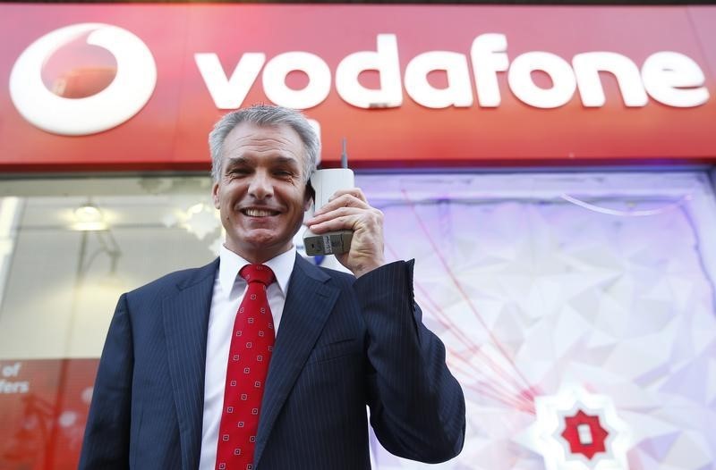 © Reuters. Vodafone anuncia conversaciones con Liberty por intercambio de activos, pero no negocia fusión