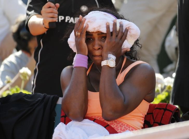 © Reuters. Serena prefiere descansar antes de la final de Roland Garros para recuperarse