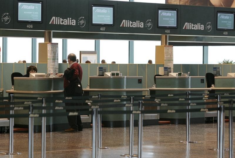 © Reuters. A passenger checks for available flights at Malpensa's International Airport in Milan.