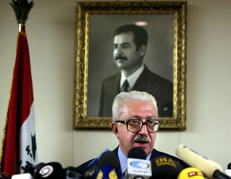 © Reuters. File photo of Iraq's deputy Prime Minister Aziz addressing reporters in the Ministry of information in Baghdad