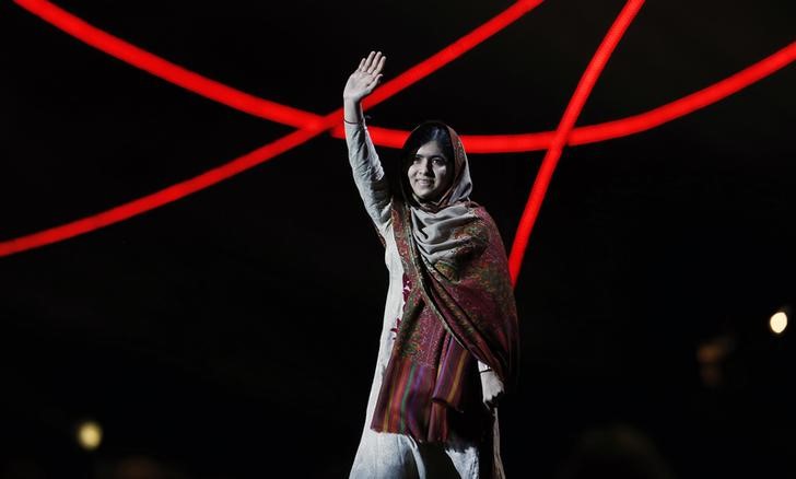 © Reuters. Un tribunal paquistaní libera a ocho hombres acusados por el ataque a Malala