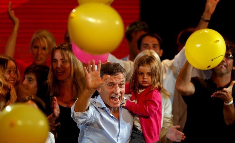 © Reuters. Macri, Buenos Aires' City Mayor and presidential candidate, celebrates after Buenos Aires' mayoral race primary election in Buenos Aires