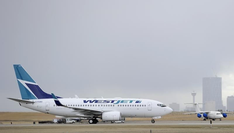 © Reuters. Um Boeing 737-700 da WestJet decola do Aeroporto Internacional de Calgary