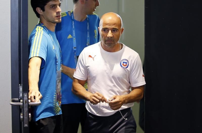 © Reuters. Chile's national soccer team coach Jorge Sampaoli arrives to attend a news conference in Belo Horizonte