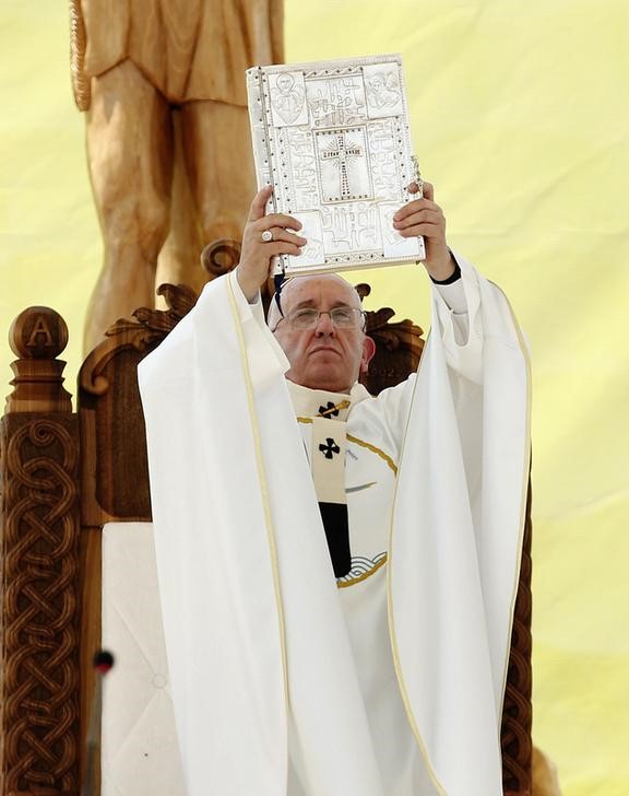 © Reuters. El Papa pedirá reconciliación en Bosnia 20 años después de la guerra