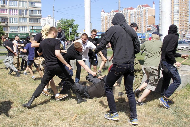 © Reuters. Atacan una marcha del orgullo gay en Kiev