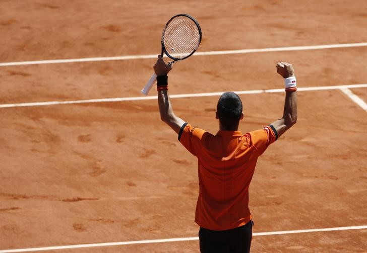 © Reuters. Djokovic vence a Murray y pasa a la final en Roland Garros