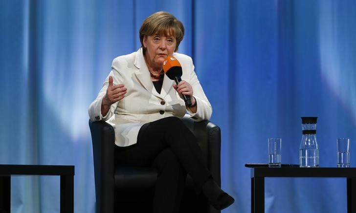 © Reuters. Merkel quiere que el G7 se comprometa a limitar el calentamiento global