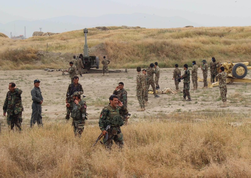 © Reuters. معركة بين قوات الأمن الأفغانية والمتشددين للسيطرة على إقليم بدخشان