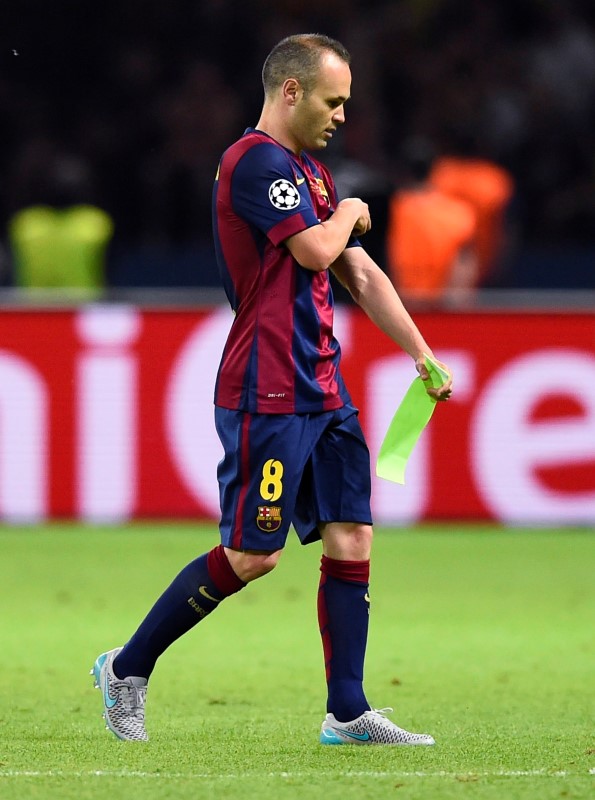 © Reuters. Barcelona lo hizo de nuevo, dice emocionado Iniesta