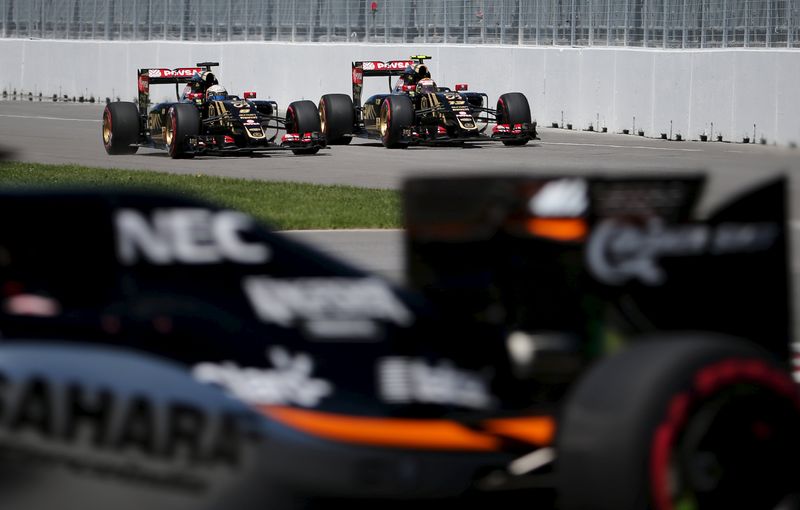 © Reuters. La Fórmula Uno descarta volver a introducir el repostaje en carrera