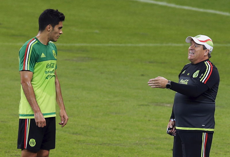 © Reuters. El mexicano Raúl Jiménez quiere recuperar el ritmo en la Copa América 