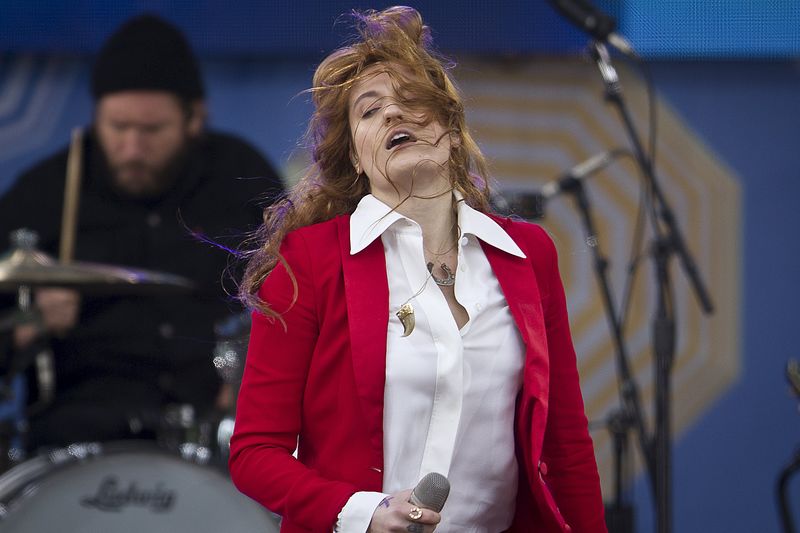 © Reuters. Singer Florence Welch of Florence + the Machine performs on ABC TV's "Good Morning America" in Central Park in the Manhattan borough of New York