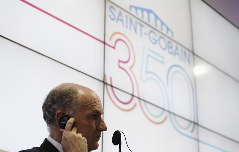 © Reuters. SAINT-GOBAIN À SUIVRE À LA BOURSE DE PARIS