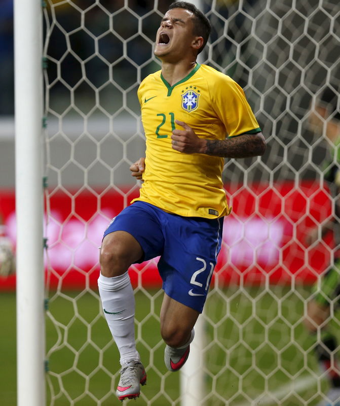 © Reuters. Philippe Coutinho comemora gol do Brasil contra o México, em São Paulo