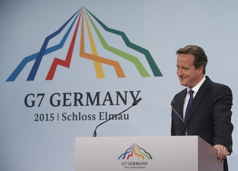 © Reuters. Cameron dice a sus ministros que apoyen su estrategia sobre UE o dimitan