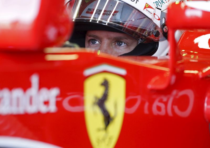 © Reuters. Ferrari dice que está mejorando pese a los contratiempos en el Gran Premio de Canadá