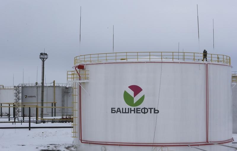 © Reuters. Нефтехранилище на предприятии Башнефти в Башкирии