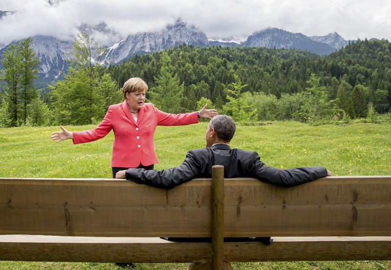 © Reuters. Chanceler alemã, Angela Merkel , e o presidente dos EUA, Barack Obama, em Kruen, na Alemanha