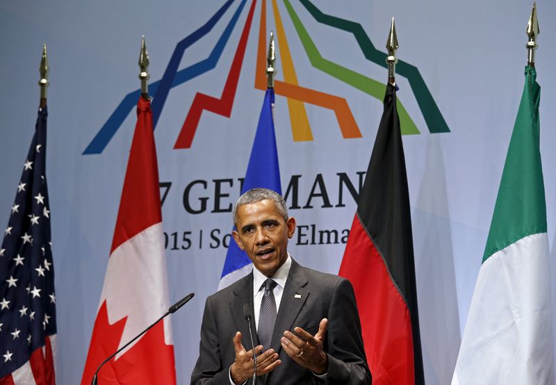 © Reuters. EEUU quiere asegurarse de que el mundo del fútbol funcione con integridad, dice Obama