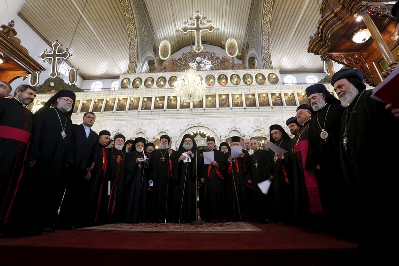 © Reuters. بطاركة من الشرق الاوسط يحثون العالم على مساعدة المسيحيين للبقاء في المنطقة