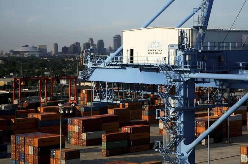 © Reuters. Containers await departure as crews load and unload consumer products at the Port of New Orleans along the Mississippi River in New Orleans, Louisiana