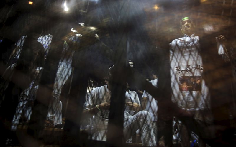 © Reuters. Once condenados a muerte en Egipto por disturbios en estadio de fútbol en 2012