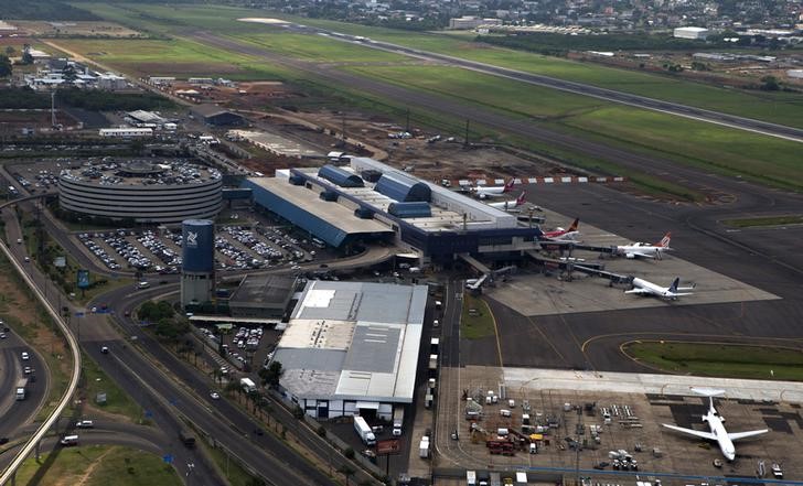 © Reuters. Aeroporto Salgado Filho, em Porto Alegre, que deve ser incluído no pacote de concessões do governo