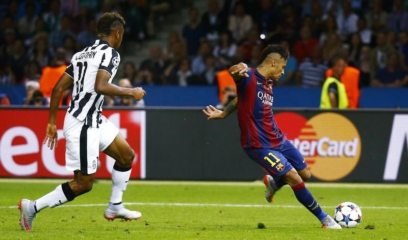 © Reuters. Un momento della finale di Champions League tra Juve e Barca 
