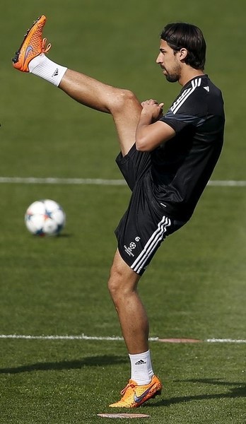 © Reuters. El centrocampista del Real Madrid Sami Khedira ficha por la Juventus
