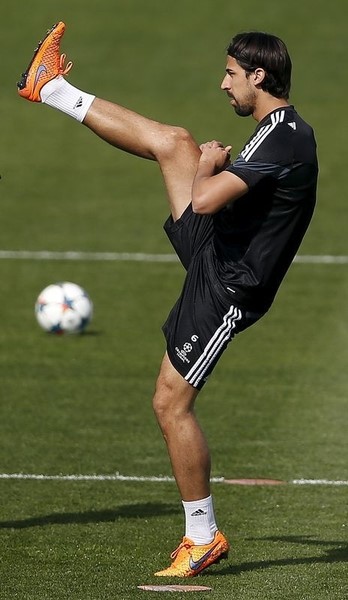 © Reuters. Sami Khedira em treino do Real Madrid