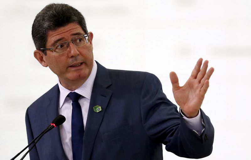 © Reuters. Ministro da Fazenda, Joaquim Levy, em cerimônia no Palácio do Planalto