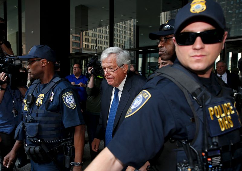 © Reuters. Former U.S. House of Representatives Speaker Dennis Hastert is surrounded by officers as he leaves federal court after pleading not guilty to federal charges of trying to hide large cash transactions and lying to the FBI in Chicago