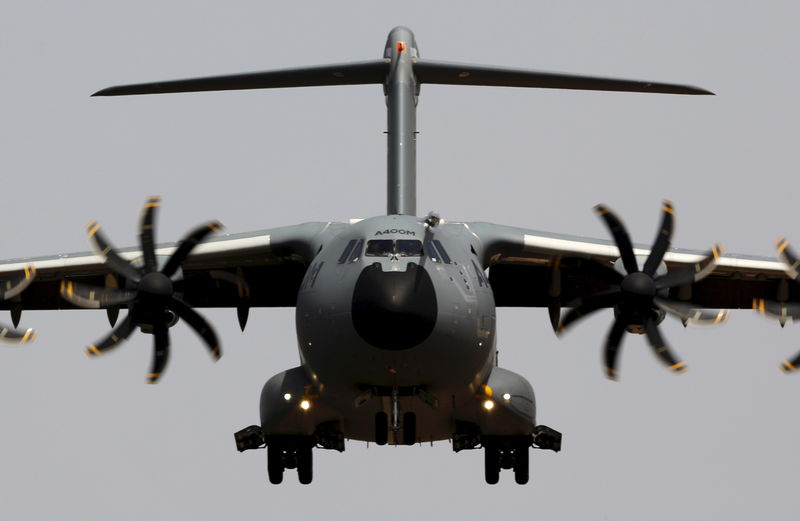 © Reuters. File photo of an Airbus A400M military plane which flies before landing during a test flight at the airport of the Andalusian capital of Seville 