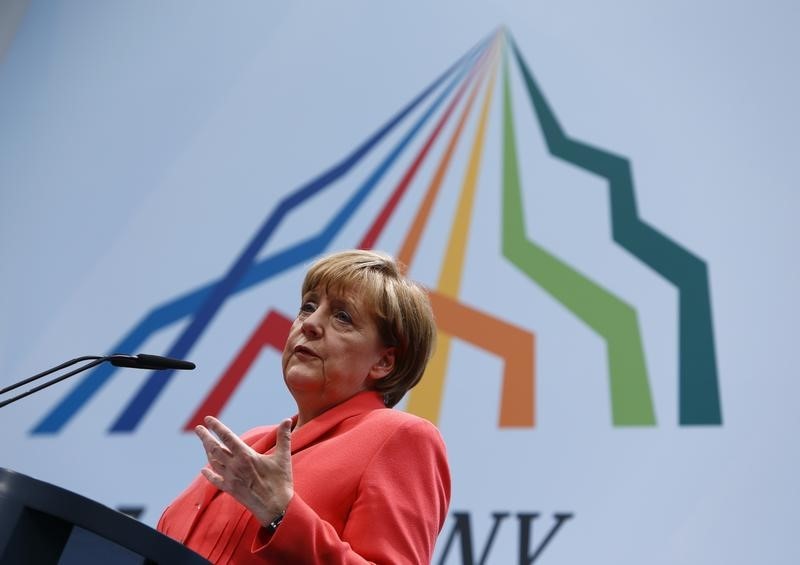 © Reuters. German Chancellor Merkel holds a news conference during G7 summit at Elmau Castle hotel in Kruen