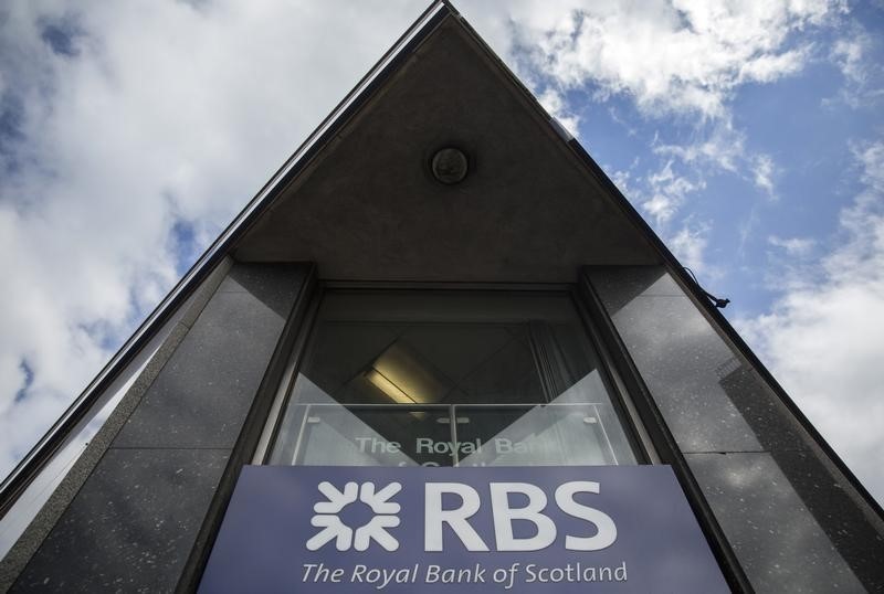 © Reuters. A sign is displayed outside of a branch of The Royal Bank of Scotland in central London