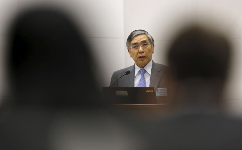 © Reuters. BOJ Governor Kuroda delivers opening remarks at the 2015 BOJ-IMES conference, hosted by Institute for Monetary and Economic Studies, BOJ, in Tokyo