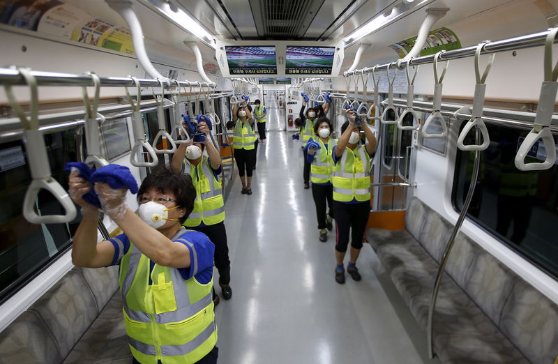 © Reuters. فيروس كورونا يؤثر على حركة التسوق وأنشطة الترفيه في كوريا الجنوبية