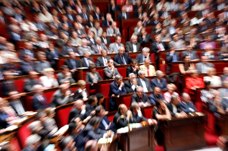 © Reuters. JEAN-MARIE LE GUEN DÉFEND LE RECOURS AU 49-3