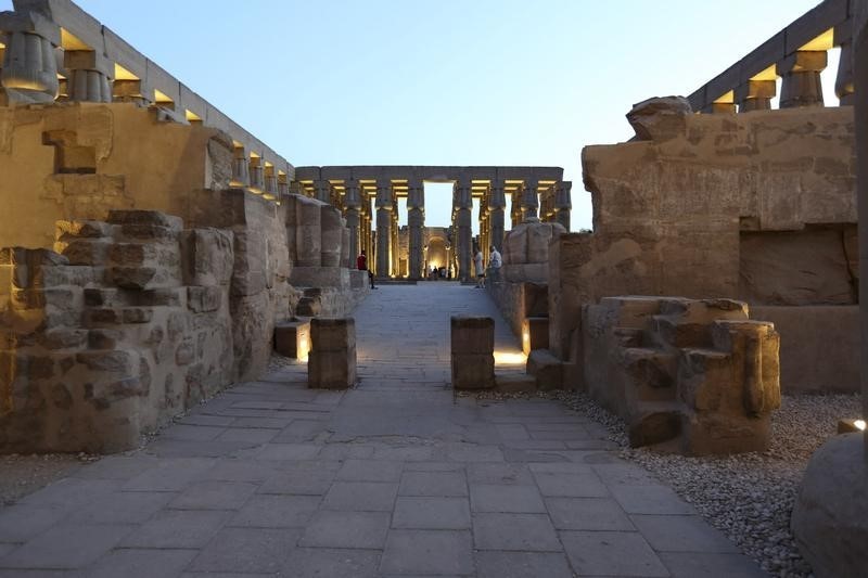 © Reuters. Il tempio a Luxor a sud del Cairo 