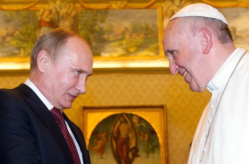 © Reuters. امريكا تحث الفاتيكان على تشديد موقفه من بوتين بشأن اوكرانيا