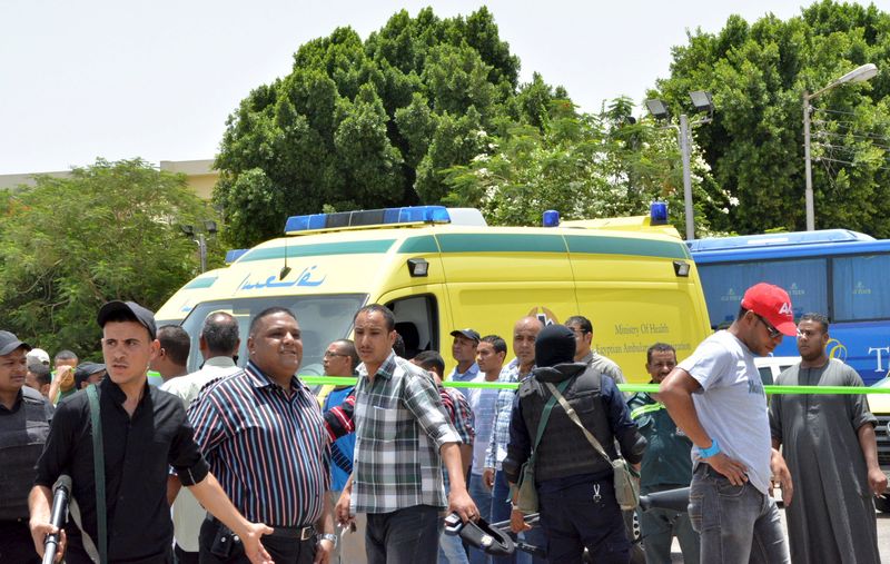 © Reuters. Un suicida ataca sitio turístico en Luxor, deja cuatro egipcios heridos
