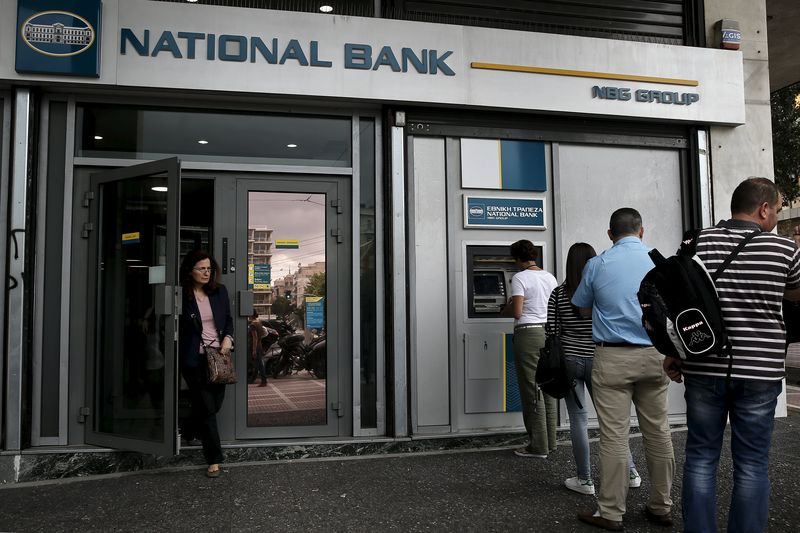 © Reuters. El BCE aumenta la financiación de emergencia para los bancos griegos