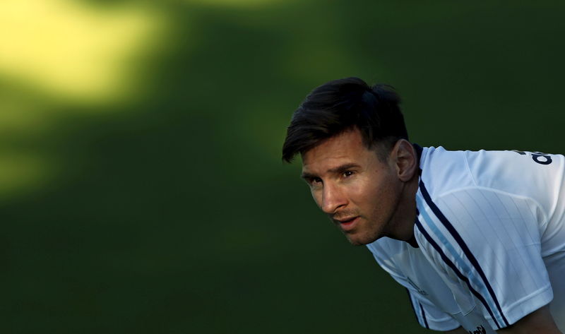 © Reuters. Atacante Lionel Messi, da seleção da Argentina, durante treinamento da equipe para a Copa América em La Serena, no Chile