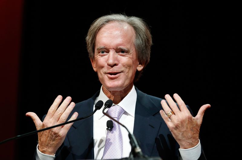 © Reuters. Bill Gross, co-founder and co-chief investment officer of Pacific Investment Management Company (PIMCO), speaks at the Morningstar Investment Conference in Chicago in this file photo