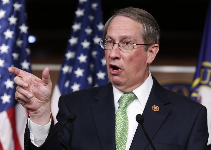 © Reuters. House Judiciary Committee Chairman Bob Goodlatte speaks at a news conference on the anticipated House passage of the USA Freedom Act on Capitol Hill in Washington