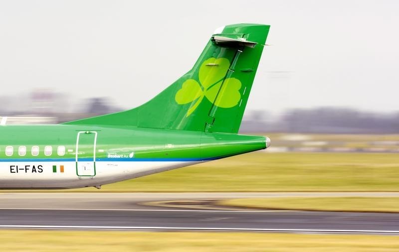 © Reuters. An Aer Lingus plane lands at Dublin airport